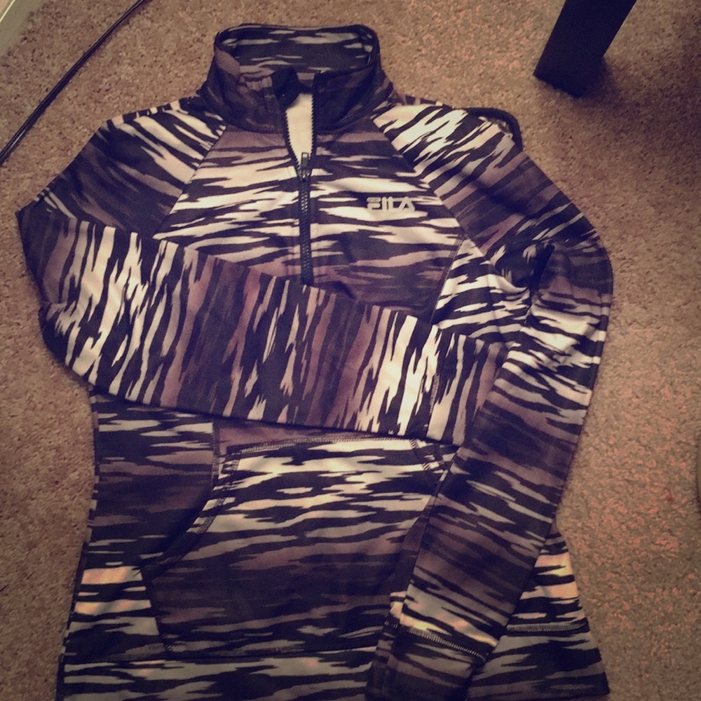 SOLD🍁Women’s Fila Quarter Zip